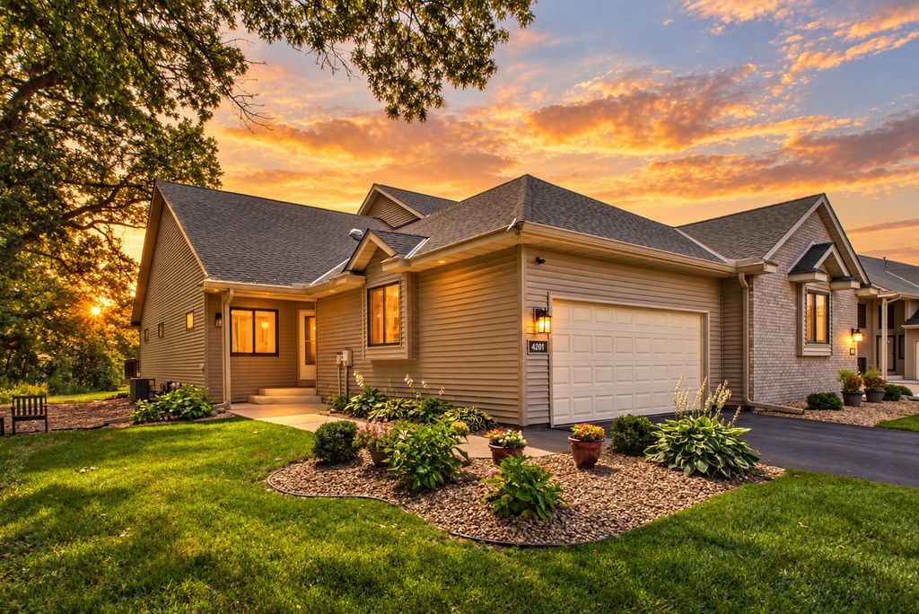 4201 93rd Avenue N, Brooklyn Park, MN 55443