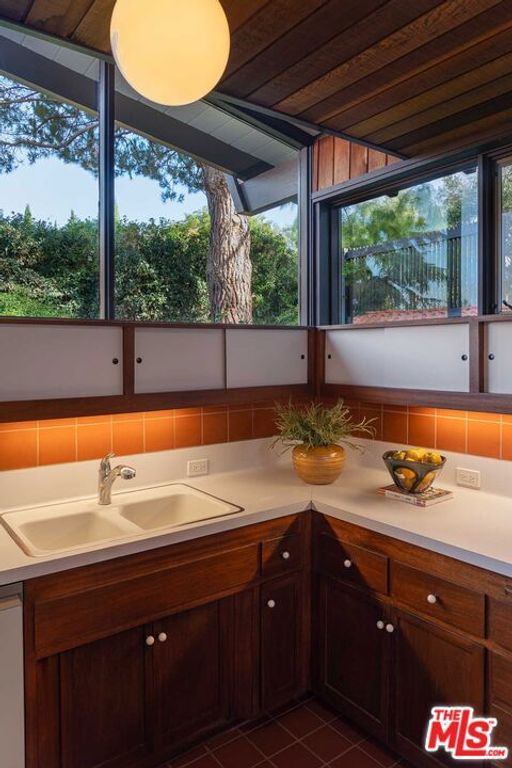 Image 10 of property listing at 2437 Via Sonoma, Palos Verdes Estates, CA 90274