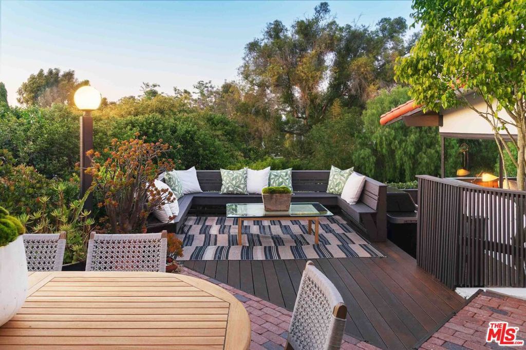 Image 12 of property listing at 2437 Via Sonoma, Palos Verdes Estates, CA 90274