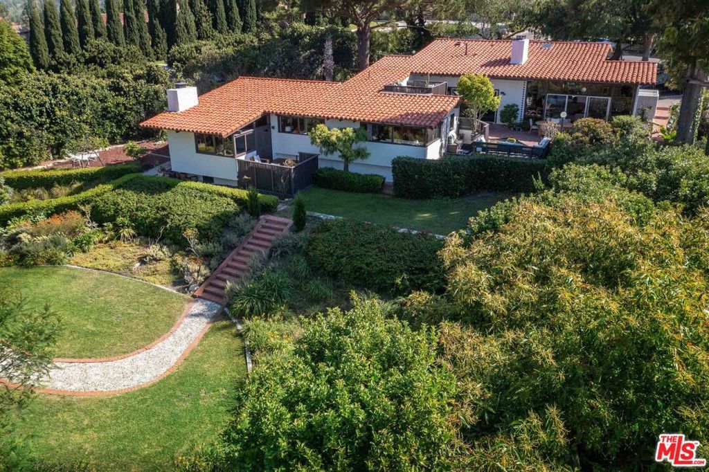 Image 13 of property listing at 2437 Via Sonoma, Palos Verdes Estates, CA 90274