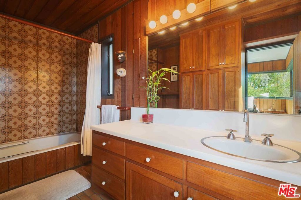 Image 17 of property listing at 2437 Via Sonoma, Palos Verdes Estates, CA 90274