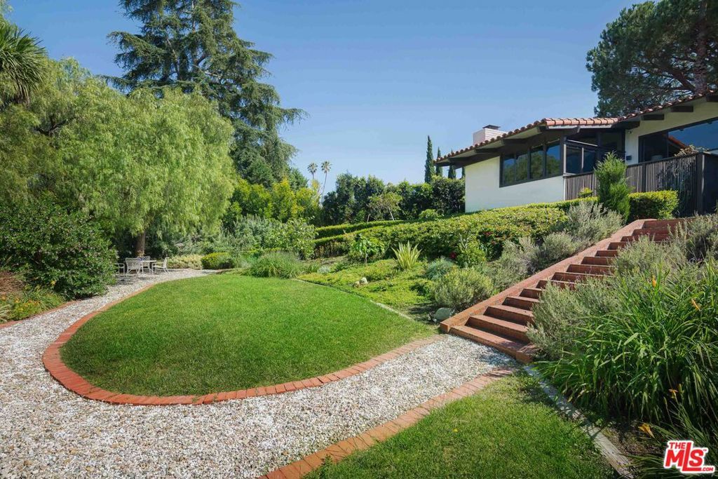 Image 29 of property listing at 2437 Via Sonoma, Palos Verdes Estates, CA 90274