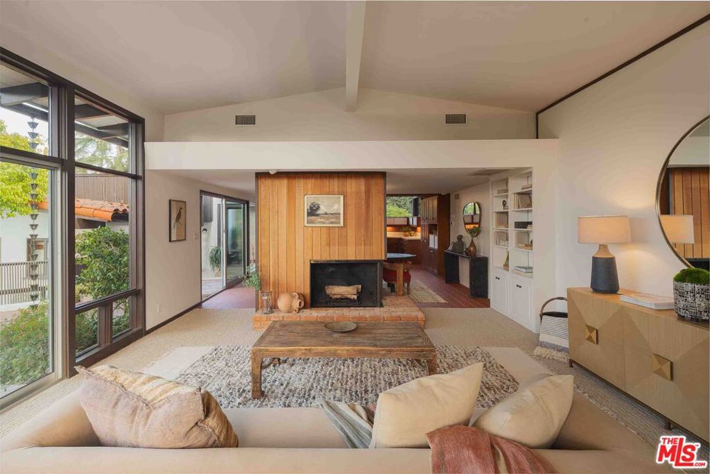 Image 8 of property listing at 2437 Via Sonoma, Palos Verdes Estates, CA 90274
