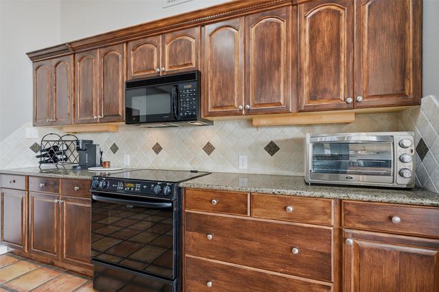 140 Blackfoot Trail, Lake Kiowa, TX 76240