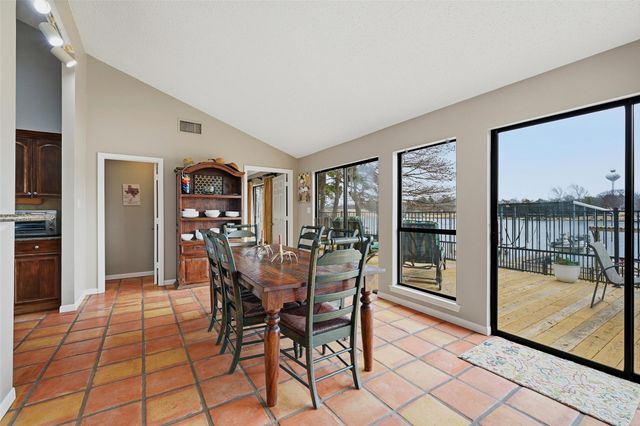 140 Blackfoot Trail, Lake Kiowa, TX 76240