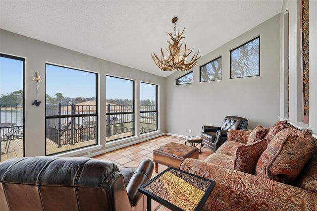 140 Blackfoot Trail, Lake Kiowa, TX 76240