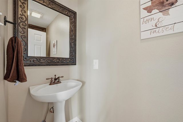 140 Blackfoot Trail, Lake Kiowa, TX 76240