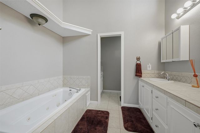 140 Blackfoot Trail, Lake Kiowa, TX 76240