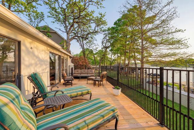 140 Blackfoot Trail, Lake Kiowa, TX 76240