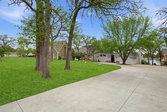 140 Blackfoot Trail, Lake Kiowa, TX 76240
