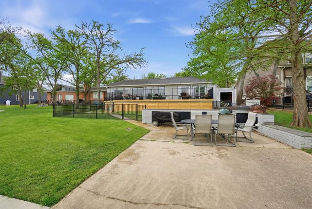 140 Blackfoot Trail, Lake Kiowa, TX 76240