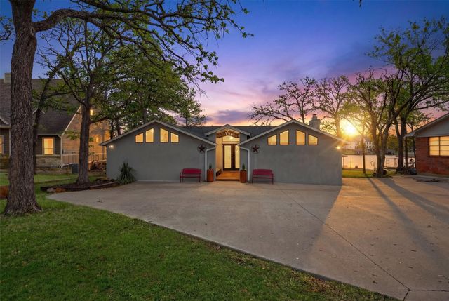 140 Blackfoot Trail, Lake Kiowa, TX 76240