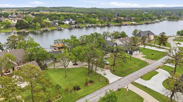 140 Blackfoot Trail, Lake Kiowa, TX 76240