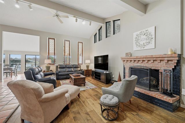 140 Blackfoot Trail, Lake Kiowa, TX 76240