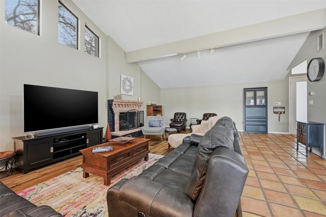 140 Blackfoot Trail, Lake Kiowa, TX 76240