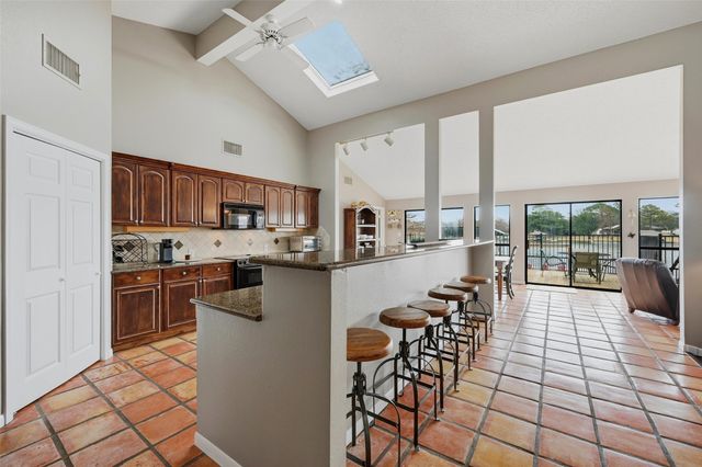 140 Blackfoot Trail, Lake Kiowa, TX 76240