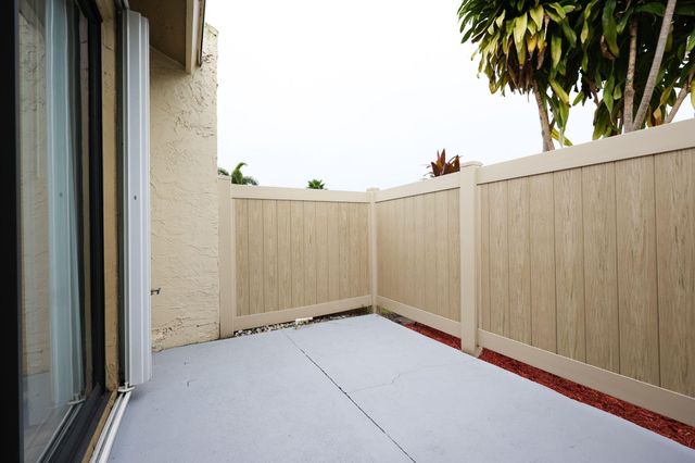 10127 E Boca Bend E B2, Boca Raton, FL 33428