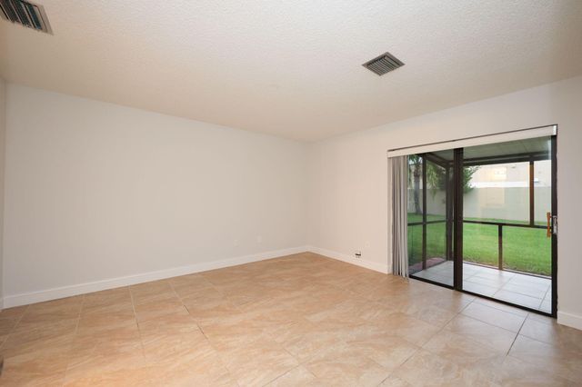 10127 E Boca Bend E B2, Boca Raton, FL 33428