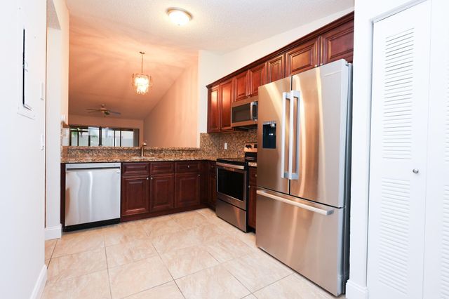 10127 E Boca Bend E B2, Boca Raton, FL 33428