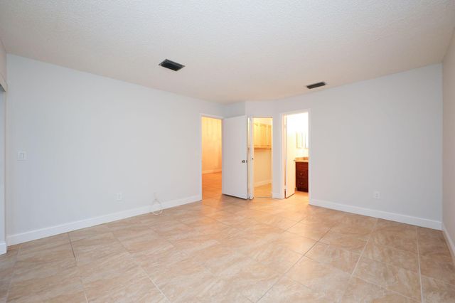 10127 E Boca Bend E B2, Boca Raton, FL 33428