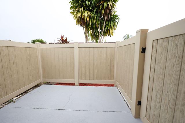 10127 E Boca Bend E B2, Boca Raton, FL 33428