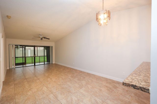 10127 E Boca Bend E B2, Boca Raton, FL 33428