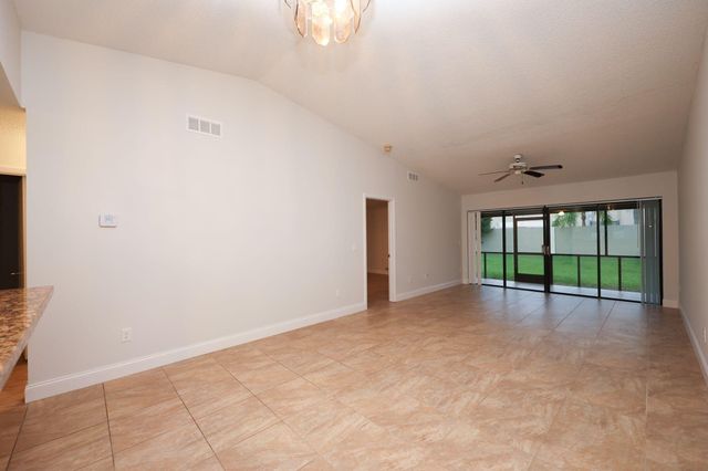 10127 E Boca Bend E B2, Boca Raton, FL 33428