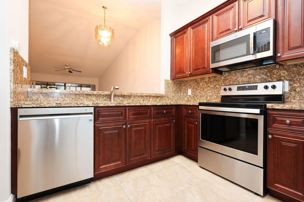 10127 E Boca Bend E B2, Boca Raton, FL 33428