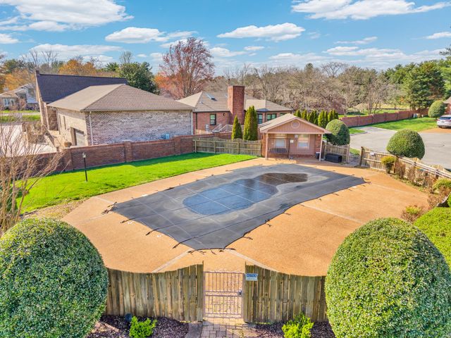 1700 Fairway Dr, Cookeville, TN 38501