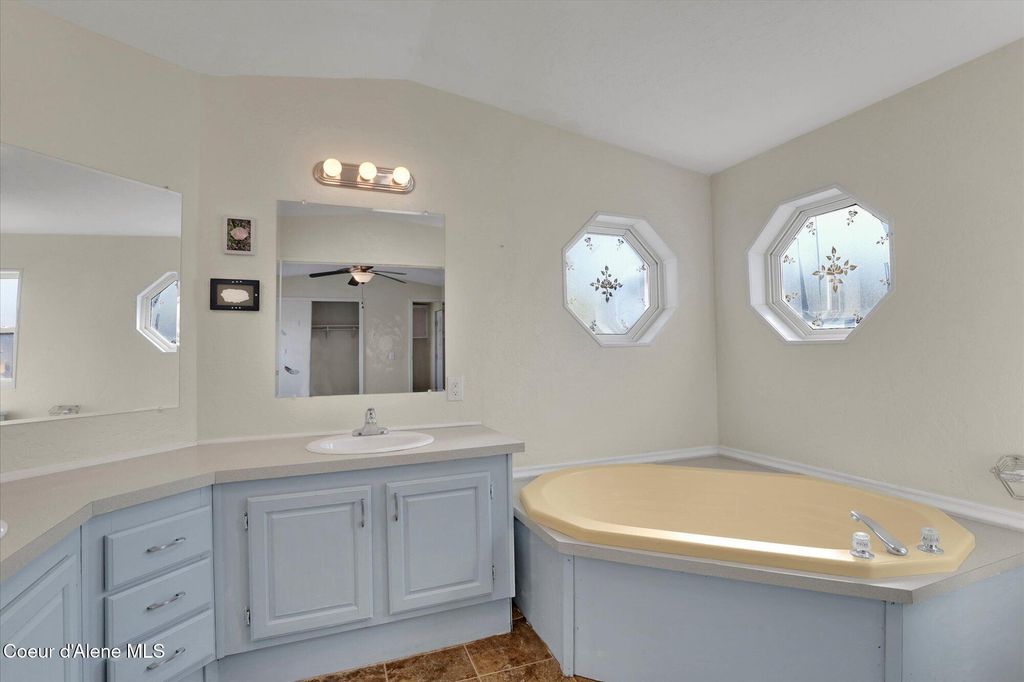 2489 W Plymouth Circle, Coeur d'Alene, ID 83815 photo 12