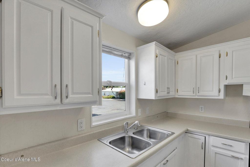 2489 W Plymouth Circle, Coeur d'Alene, ID 83815 photo 9