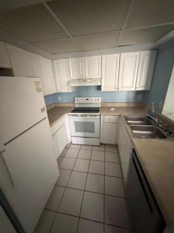 1531 SE Royal Green Circle 107, Port St. Lucie, FL 34952