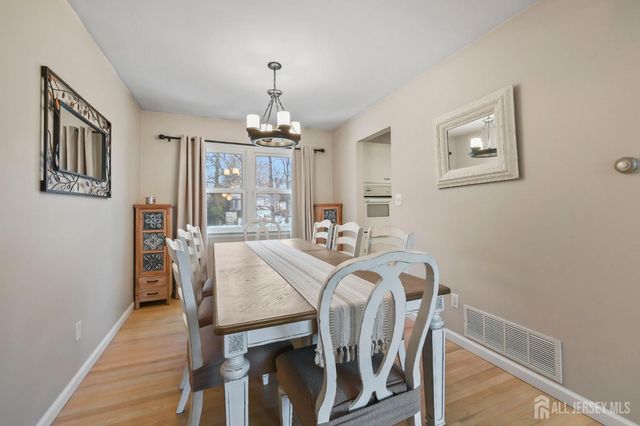 29 Hollywood Drive, Woodbridge Proper, NJ 07095