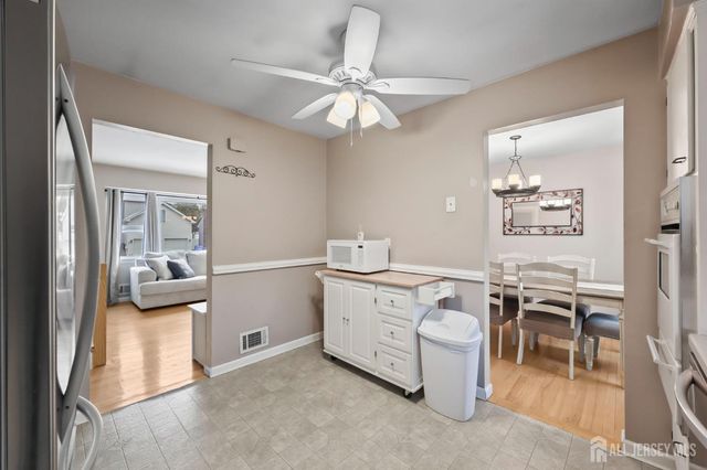 29 Hollywood Drive, Woodbridge Proper, NJ 07095