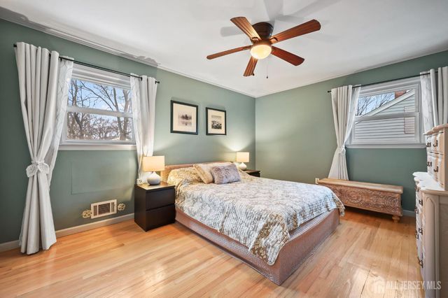 29 Hollywood Drive, Woodbridge Proper, NJ 07095