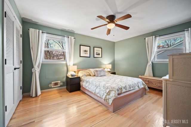 29 Hollywood Drive, Woodbridge Proper, NJ 07095