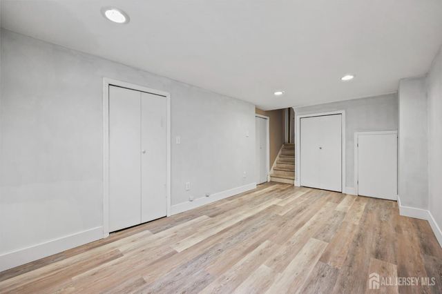 29 Hollywood Drive, Woodbridge Proper, NJ 07095