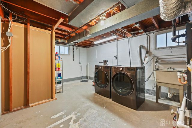 29 Hollywood Drive, Woodbridge Proper, NJ 07095