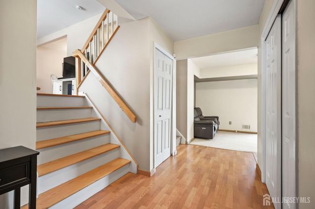 29 Hollywood Drive, Woodbridge Proper, NJ 07095