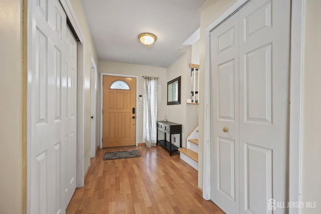 29 Hollywood Drive, Woodbridge Proper, NJ 07095