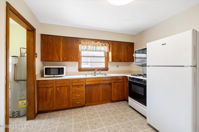 2505 Goldsmith Ln, Louisville, KY 40218