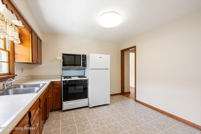 2505 Goldsmith Ln, Louisville, KY 40218