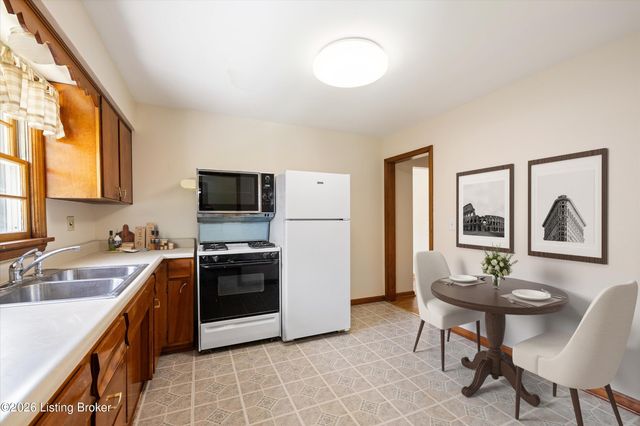 2505 Goldsmith Ln, Louisville, KY 40218
