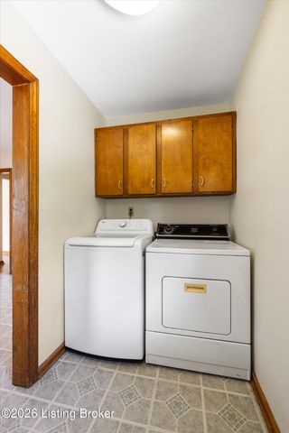 2505 Goldsmith Ln, Louisville, KY 40218