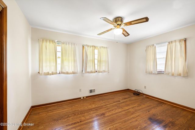 2505 Goldsmith Ln, Louisville, KY 40218