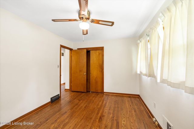 2505 Goldsmith Ln, Louisville, KY 40218