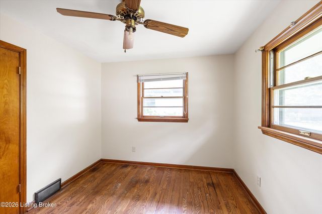 2505 Goldsmith Ln, Louisville, KY 40218