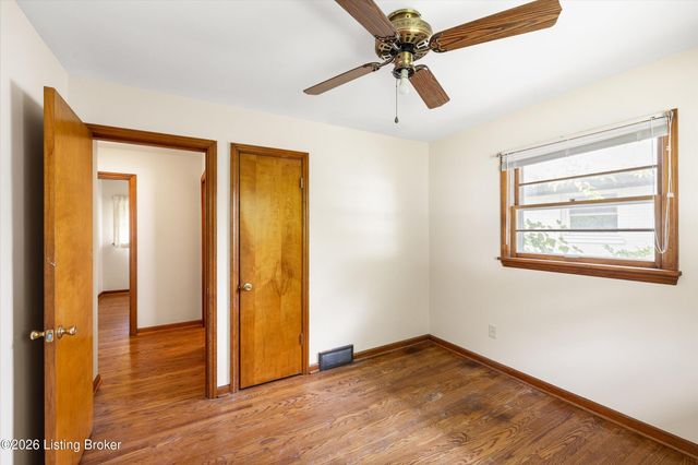 2505 Goldsmith Ln, Louisville, KY 40218