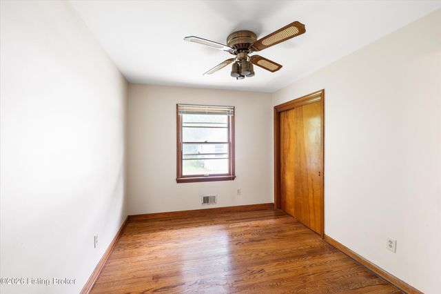2505 Goldsmith Ln, Louisville, KY 40218