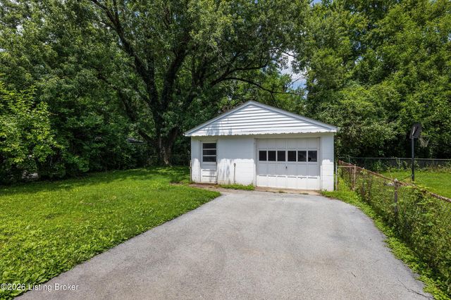 2505 Goldsmith Ln, Louisville, KY 40218